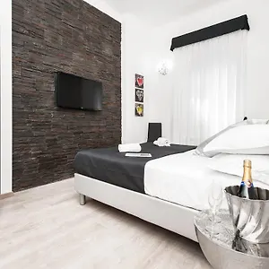 Guest house Black Colosseo, Rome